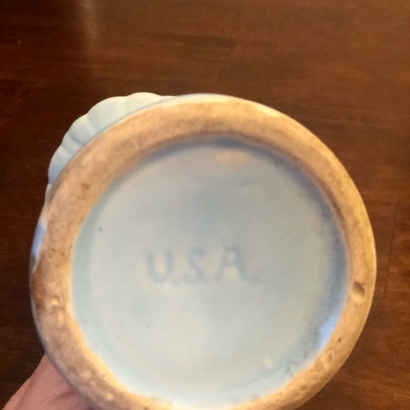 Shawnee USA Pottery Baby Blue Hand Vase - Picture 9 of 9
